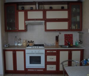Кухня прямая с рамочными фасадами
